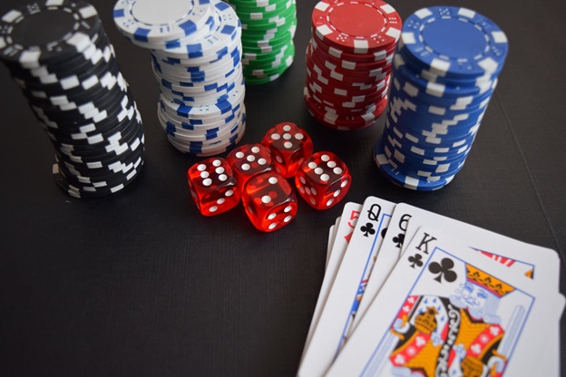  Understand Social Advantages of Online Gambling